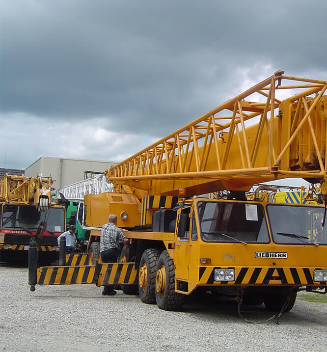 Truck Mounted Cranes with Telescopic Boom